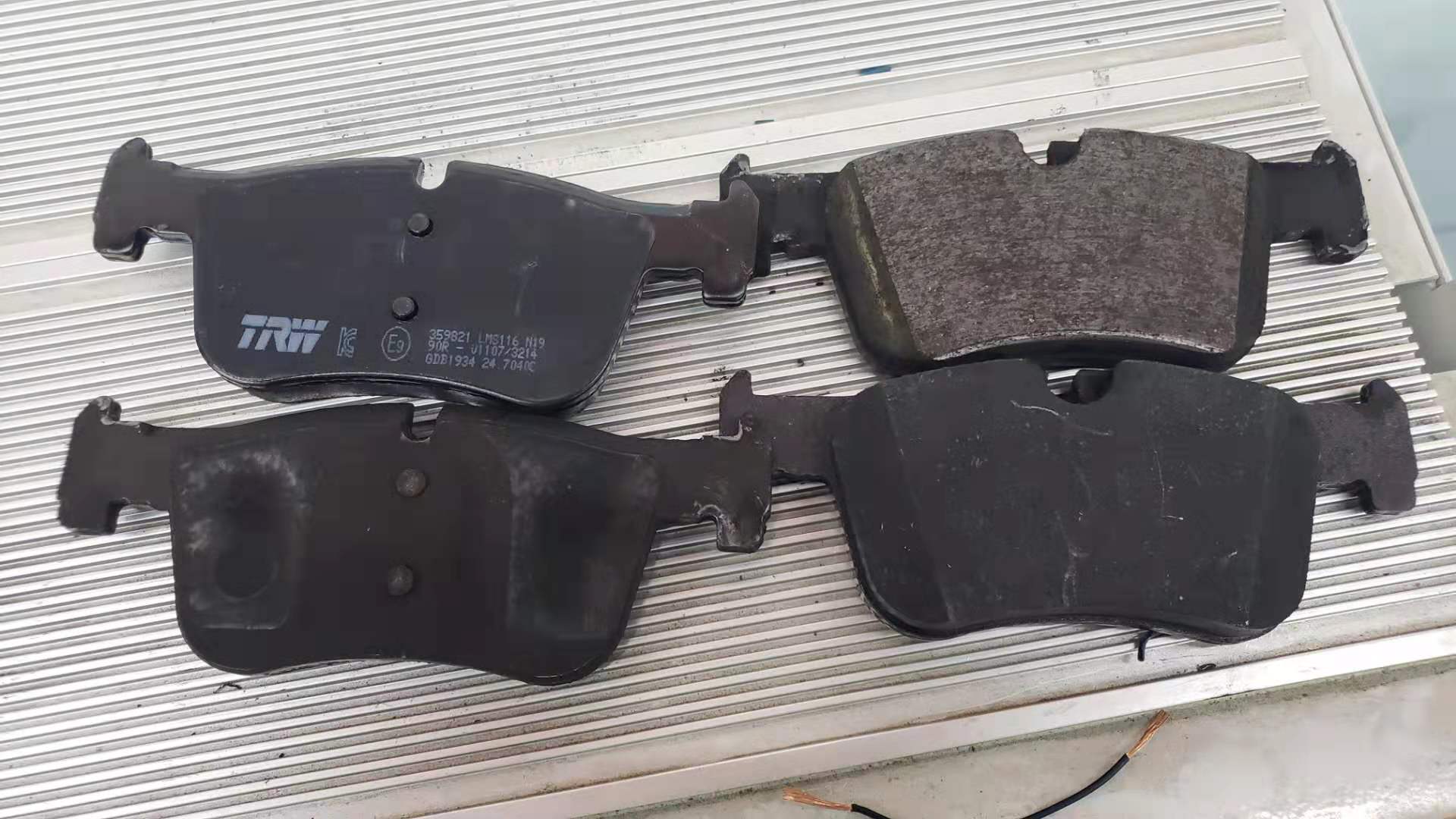 原厂实用trw刹车片,升级毅丰刹车片