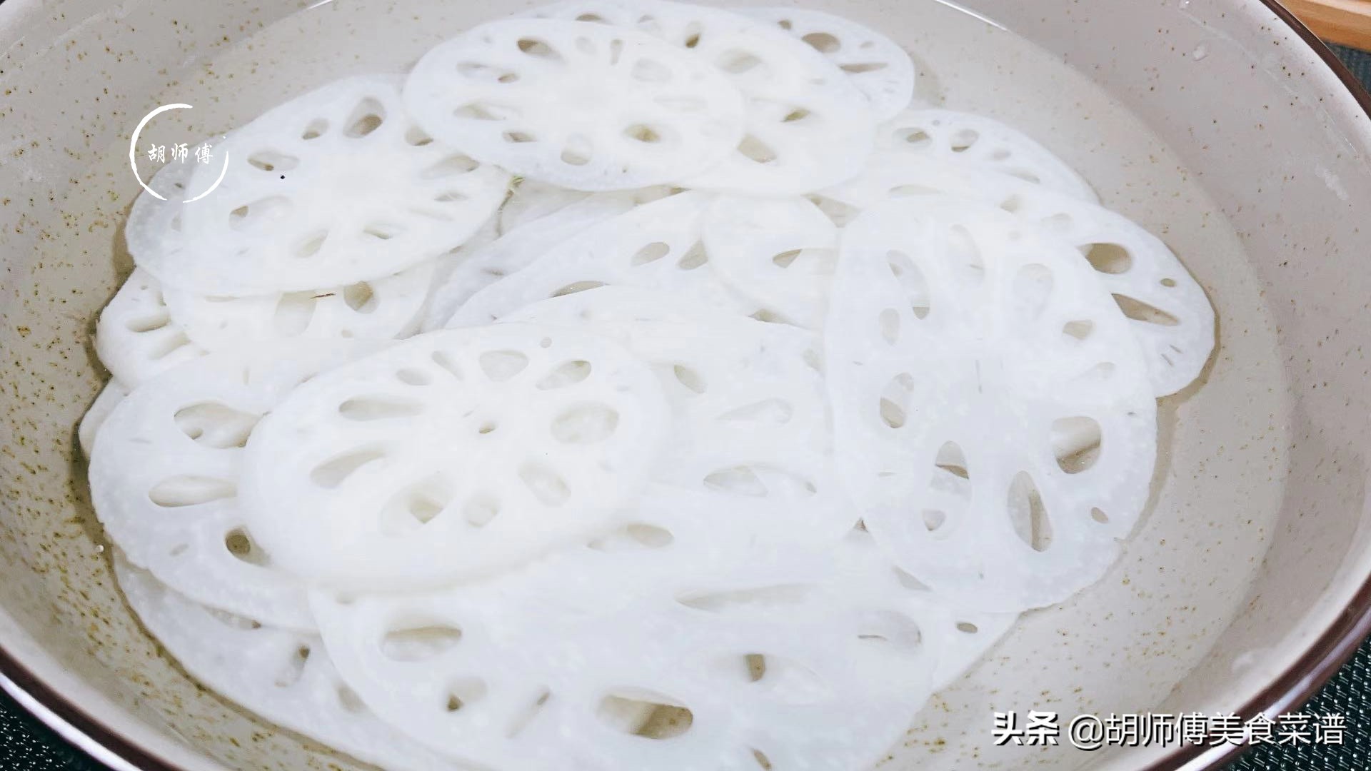 莲藕一炒就变黑,莲藕怎么焯水不发黑