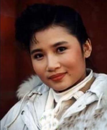 李娜从一代歌后到削发为尼,李娜从一代歌后去哪了