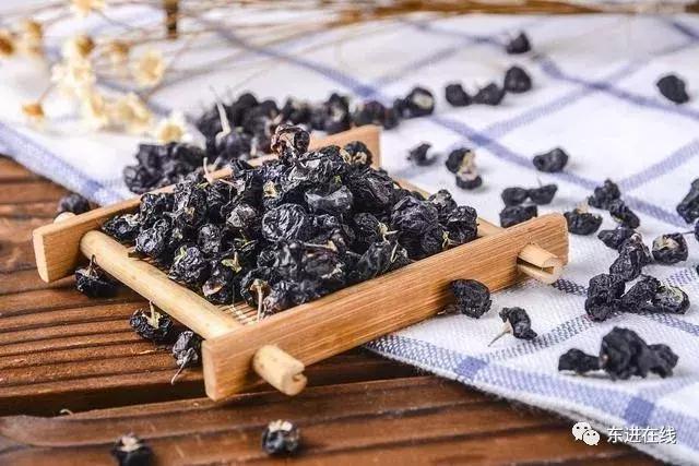 黑枸杞什么时候吃最合适,黑枸杞怎样吃简单又营养