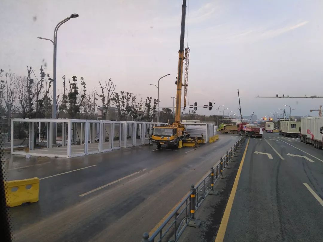 争分夺秒支援武汉,万众一心援助武汉