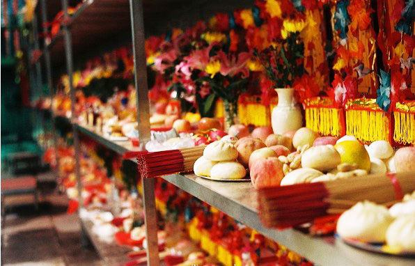 走啊走啊，上街看鬼去