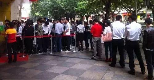 早餐界的排队王----乔馋锅贴，1.2一个居然年赚200多万元