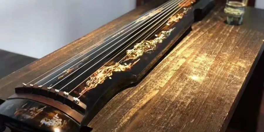 古琴入门怎样选择合适自己的古琴,落霞古琴和伏羲古琴有什么区别