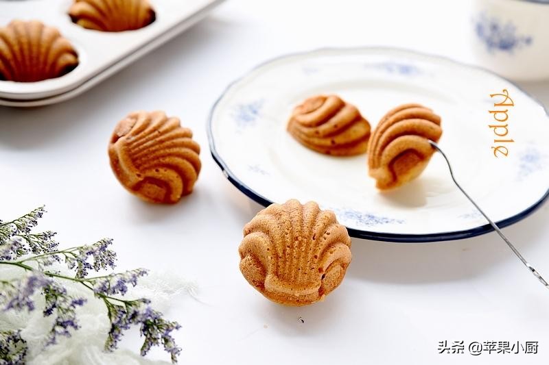 香蕉做甜品真的很绝,一根变黑的香蕉做甜点