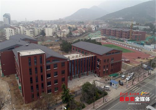 学校独特的文化氛围和人文气息,学校教育环境和氛围