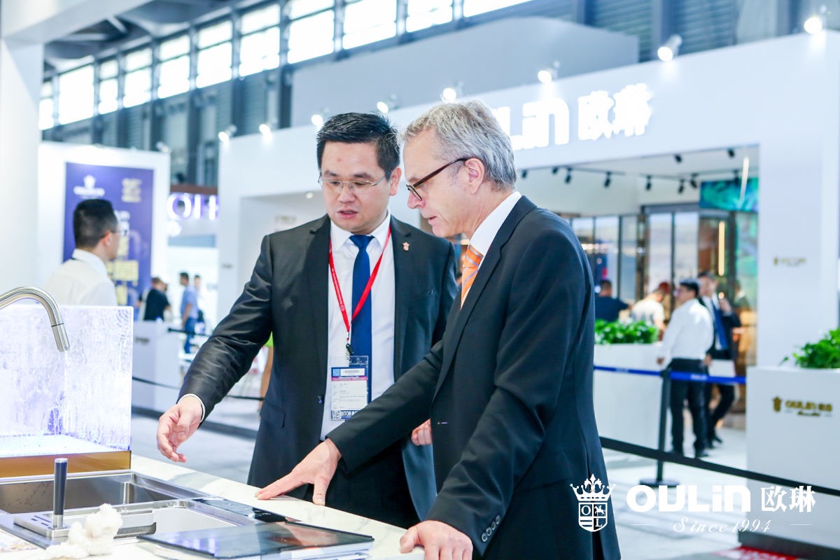 欧琳携“魔净厨房”新产品、“全能空间定制”新理念，闪耀厨卫展