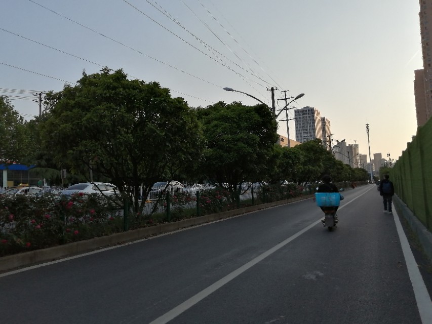 猜句诙谐语，足球迷都会开心地笑，9个字，请来的就是你