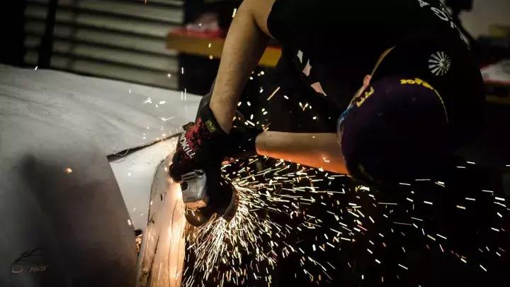 自从坐上了小姐姐的GT-R之后，天天都能体验速度与激情的快感