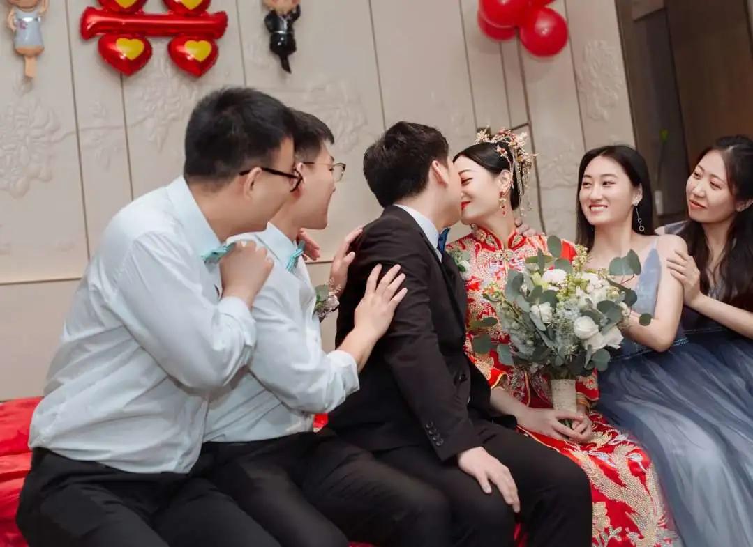 结婚堵门念新郎保证书,接亲堵门道具推荐