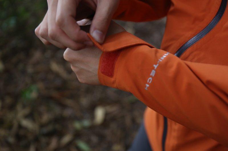 哥伦比亚冲锋衣测评可以上雪山吗,哥伦比亚冲锋衣绿色拼接