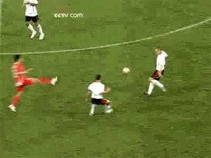 来开心一下,国足让人喷饭的爆笑gif