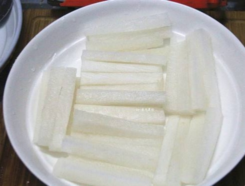 泡菜在发酵中途可以加糖吗,天气热了做什么泡菜最好吃