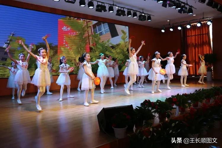 我校举行开学典礼暨教师节表彰会,学校召开教师节庆祝暨表彰大会