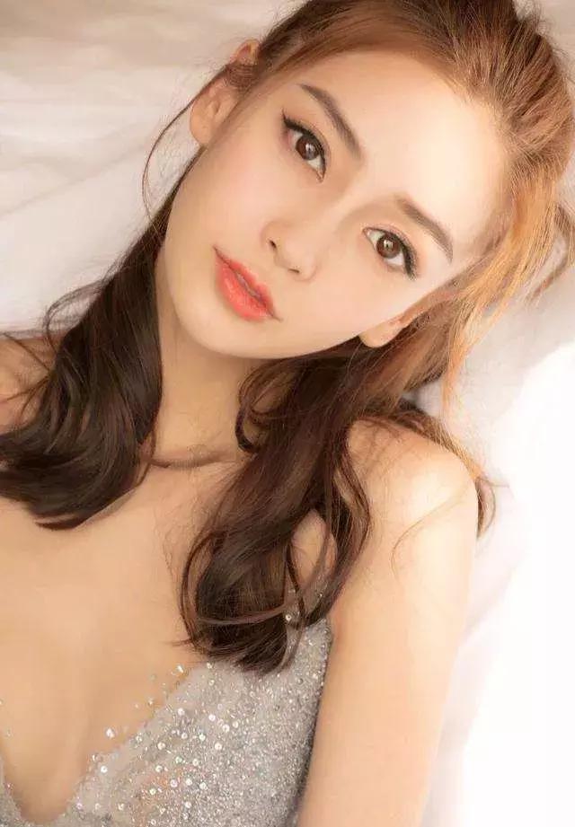 职场口红色推荐显白潮色,比较适合上班涂比较淡的口红