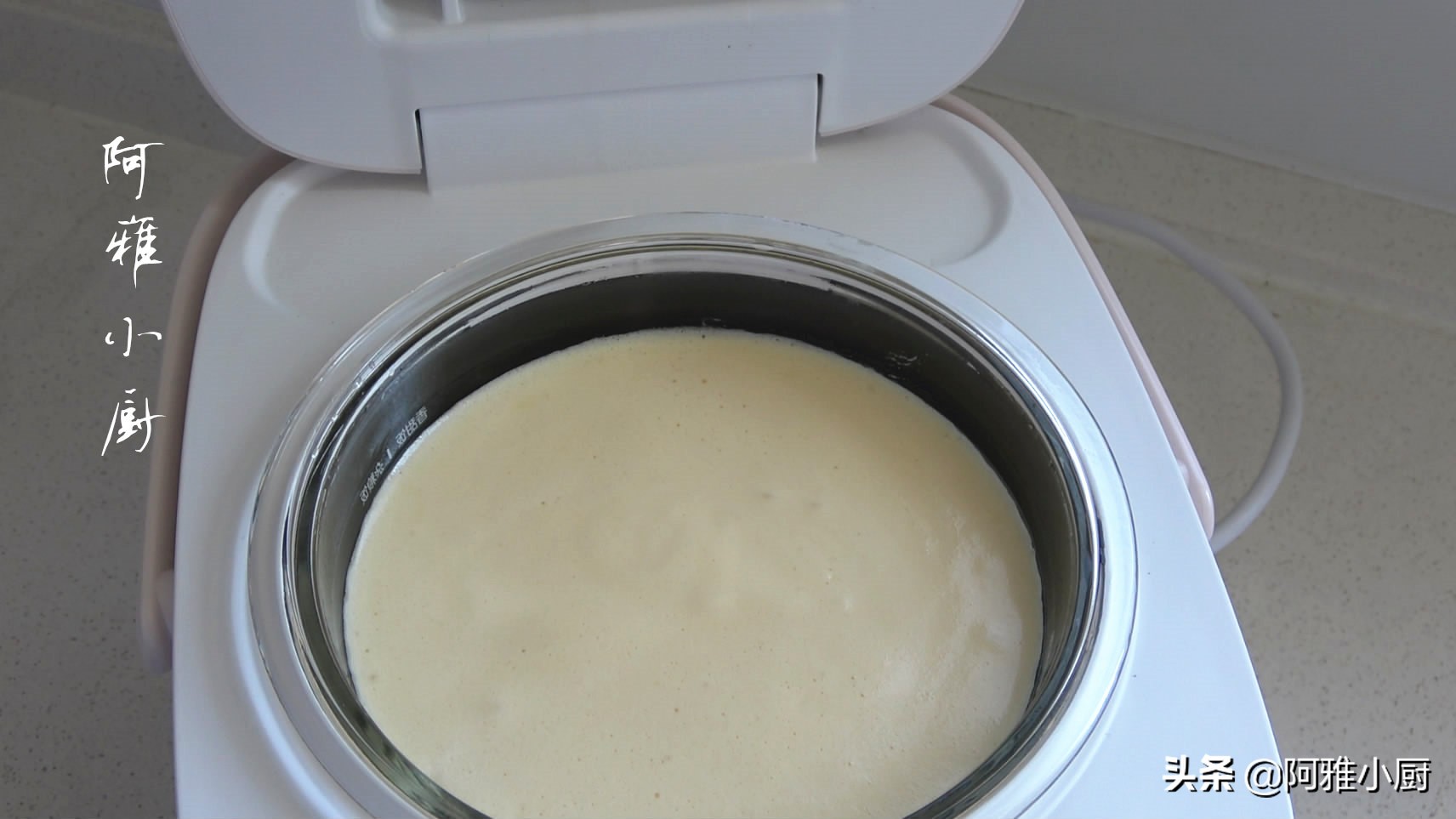 早餐蛋糕如何做才松软好吃,如何用电饭煲制作松软香甜蛋糕