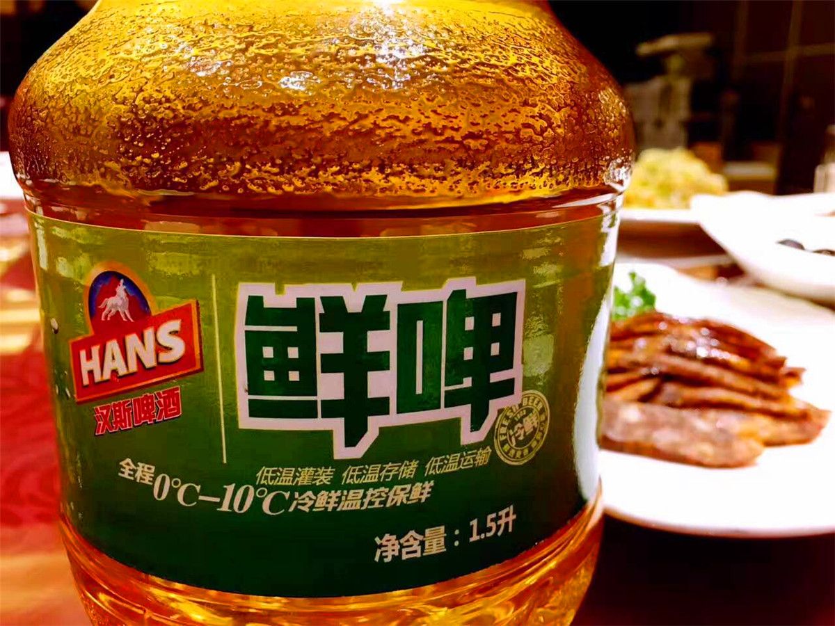 过期好几年的啤酒能用吗,易拉罐啤酒过期一年了还可以喝吗