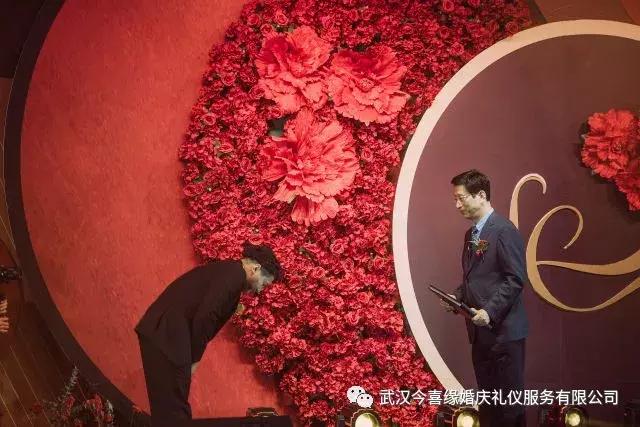 何超盈过大礼什么意思,何猷君晒姐姐何超盈过大礼仪式照