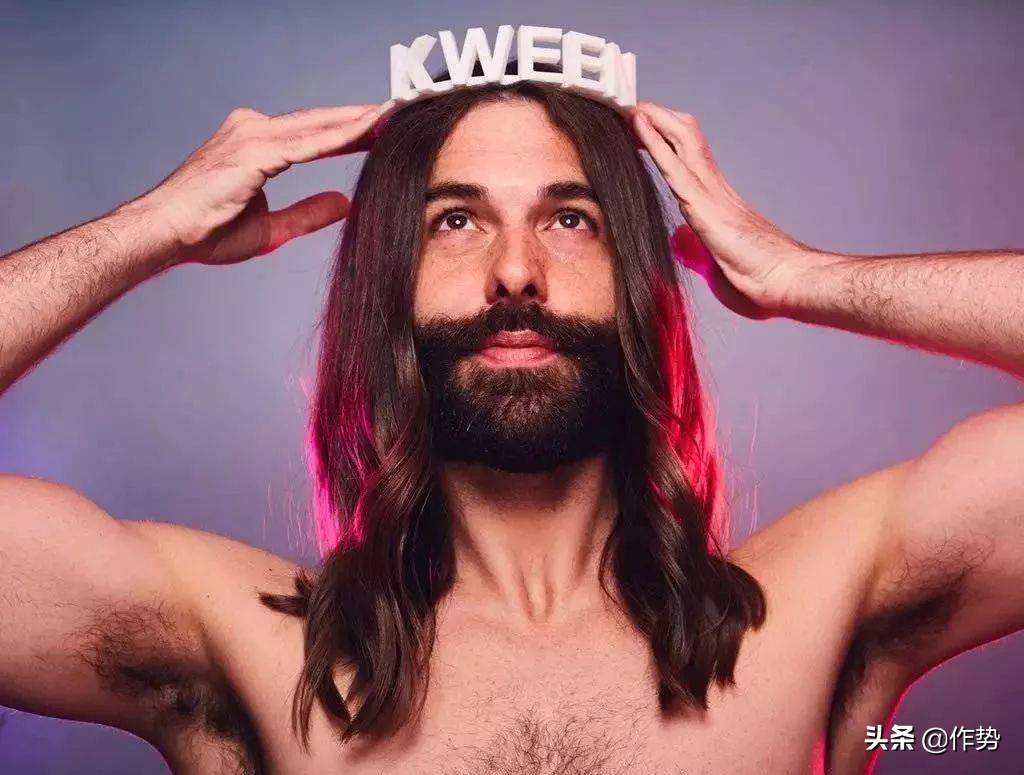 这位大胡子大哥，竟然偷了宋茜和杨幂的衣服去走红毯？！