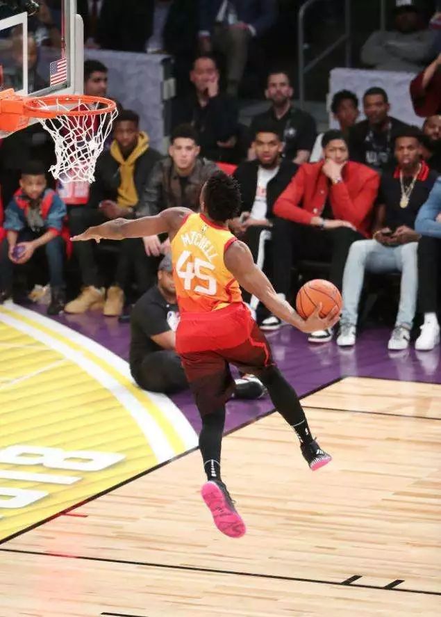 米切尔要求阿迪达斯出签名鞋,阿迪达斯米切尔最新款篮球鞋