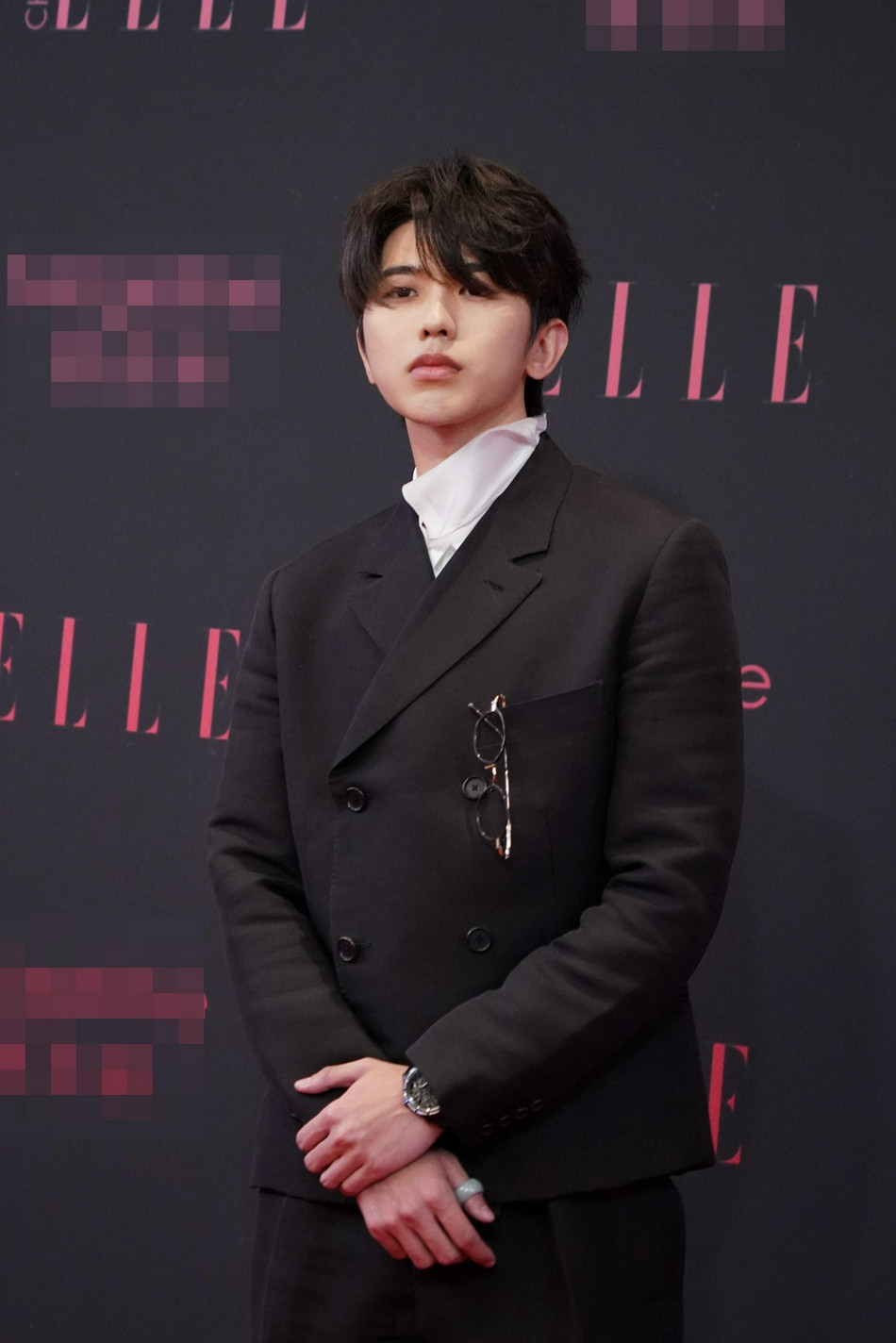 李现蔡徐坤颁奖照片合照,李现蔡徐坤红毯