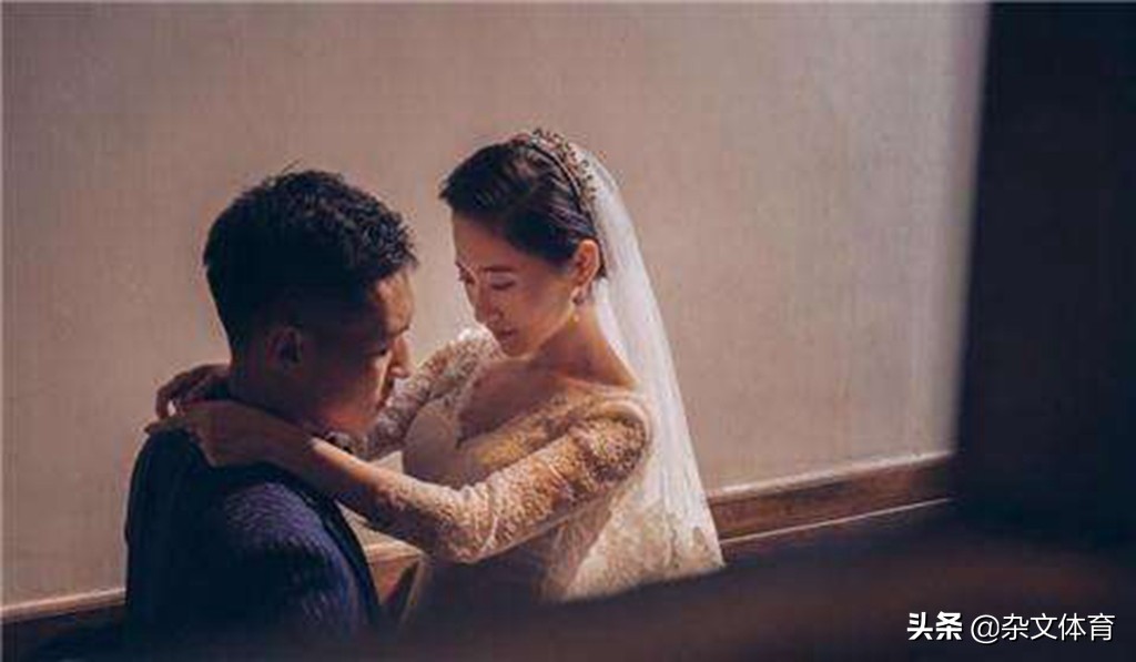 国足队员回应里皮赛后宣布辞职,足球队长发文道歉