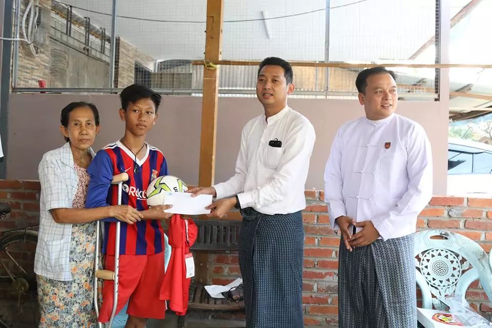 韪㈣冻鐞冪殑灏忕敺瀛╂湁澶氬竻,鎴戝彧鏈変竴鏉¤吙