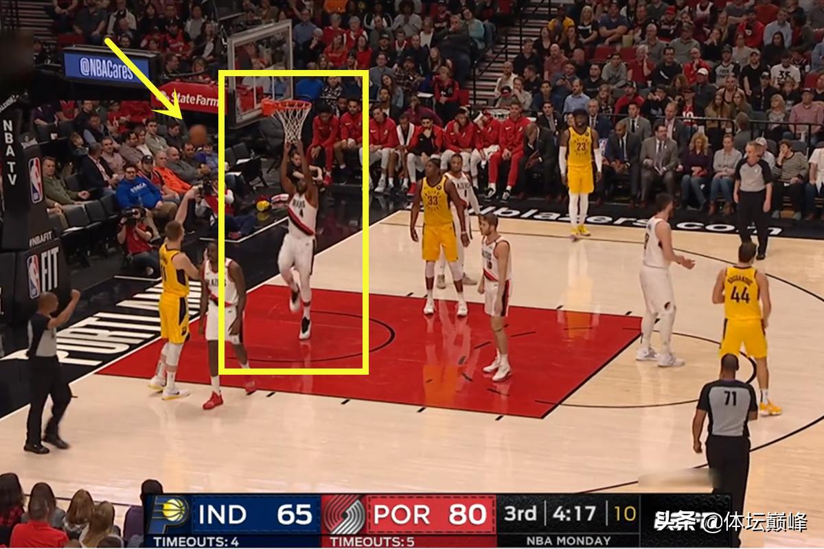 篮球场容不下你了？死球时间小萨试投，哈克莱斯倒挂金钩一脚踢飞