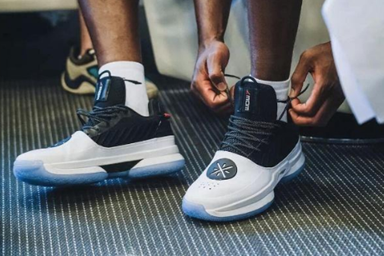 匹克态极李宁云安踏虫洞哪个好,李宁云与䨻