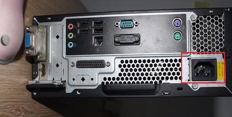 机箱漏电一碰就重启,电脑机箱漏电怎么判断是静电