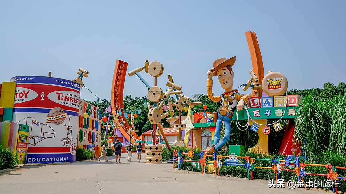 你应该能猜到，目前世界上最惨淡迪士尼乐园就是香港了，确实惨