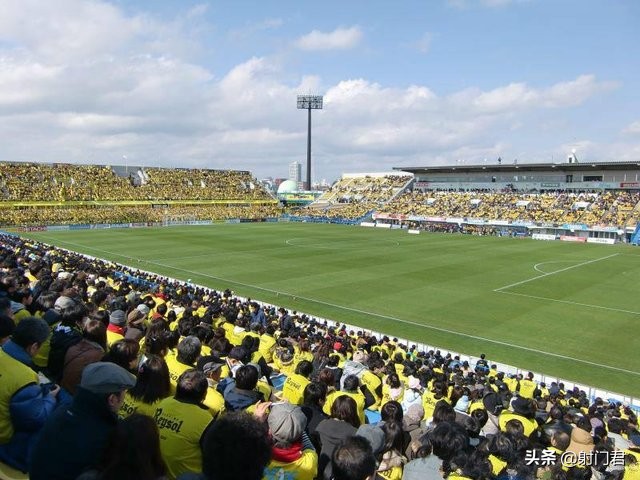 选择上学，还是选择职业足球，隔壁日本能不能给我们一个启示？