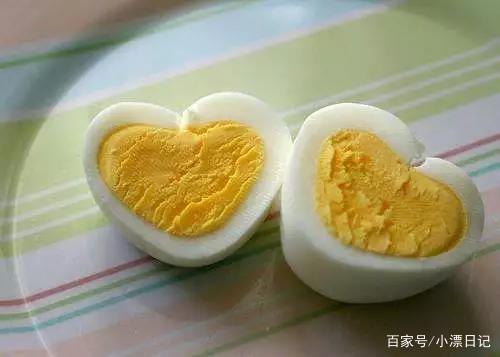 坐月子为什么天天吃鸡肉,传统坐月子为啥不能吃青菜