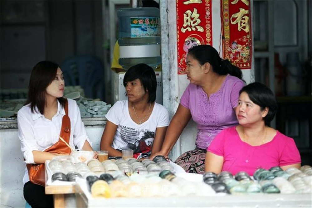 中缅边境玉石珠宝,中缅玉石交易在哪里