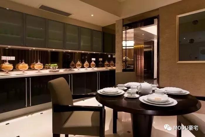 住汤臣一品是怎么样的体验,住在汤臣一品里面人开什么车