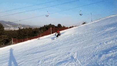 领跑一堆年轻小伙！68岁大爷北马2小时54分，配速408！