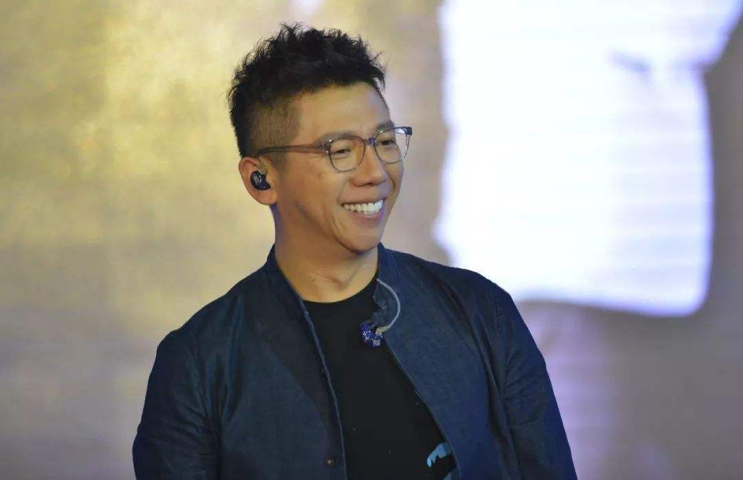 胡海泉录节目口罩,胡海泉微博最新视频