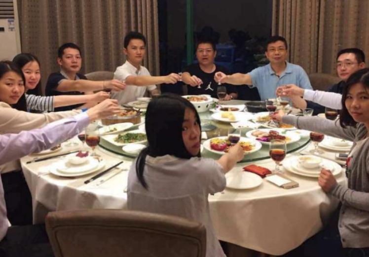 和别人吃饭时的社交规则,社交潜规则15条