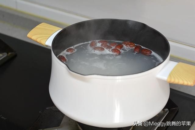 有涂层的锅要不要开锅?简单几步,熬一锅好粥,自带甜味养胃暖身