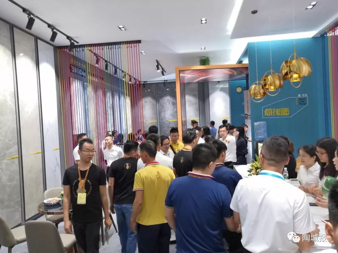 开宝马、吹萨克斯卖瓷砖!20位经销商谈如何扭转市场逆境