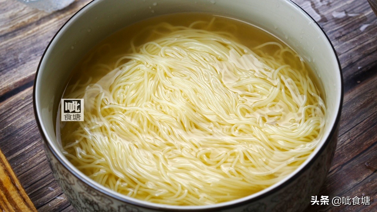 天热了吃点正宗的朝鲜冷面,夏季吃朝鲜冷面