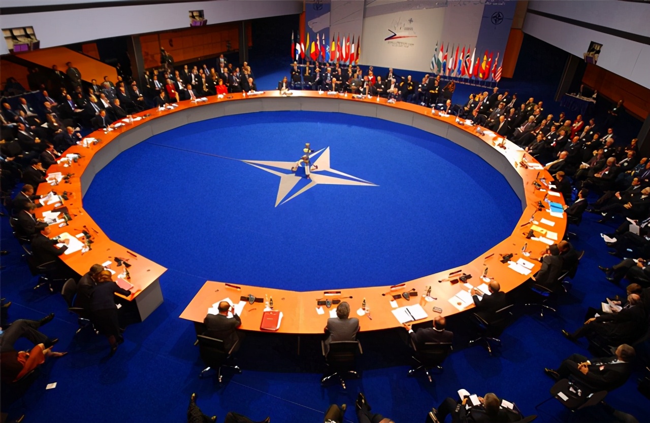 欧洲*灯区红**:非法*交性**易愈发猖獗,在地缘博弈中被吃得连骨头都不剩