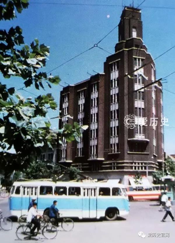 天津青年路的老照片1990年,天津市南京路图片