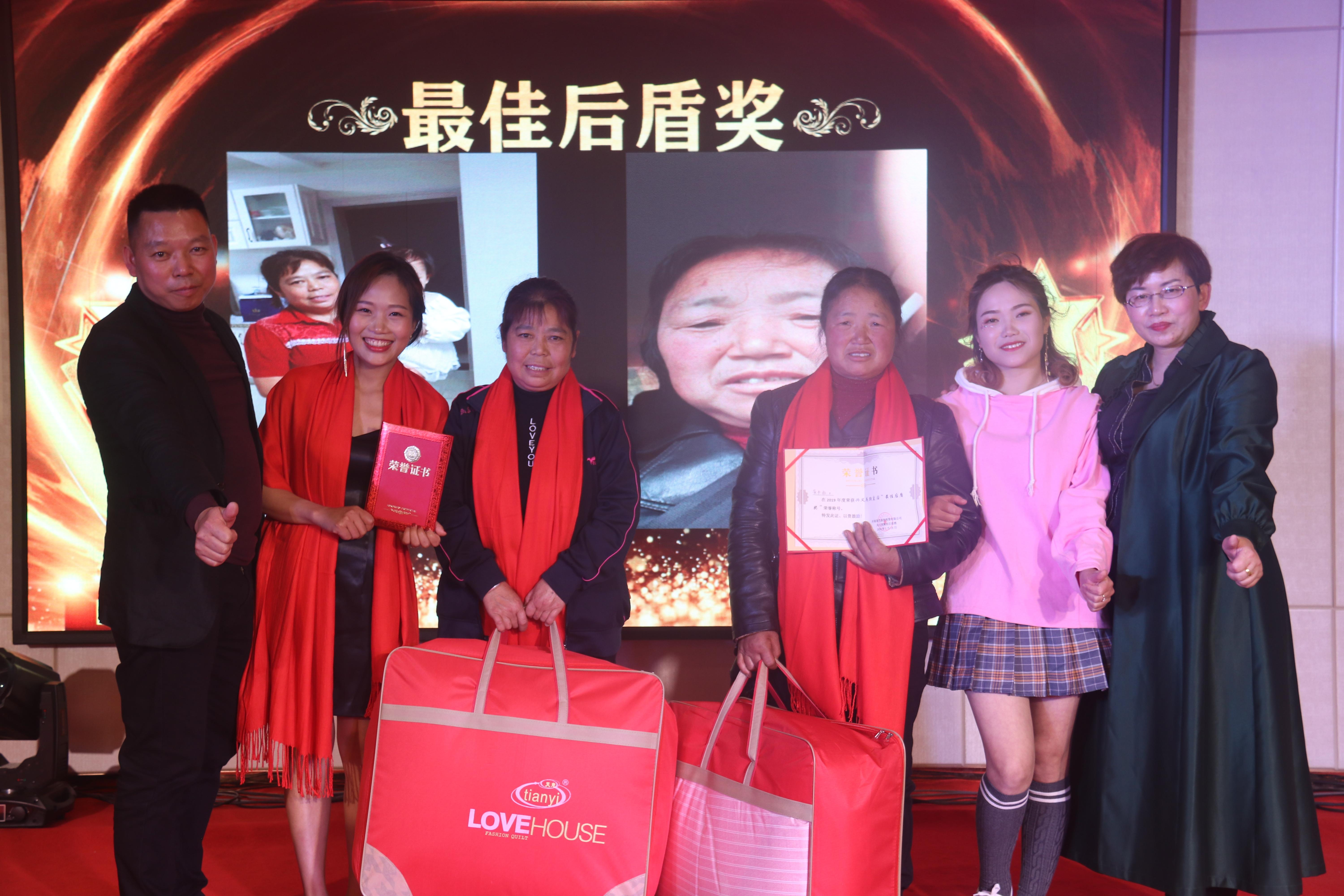 兴义美胸皇后年度颁奖盛典现场精彩连连