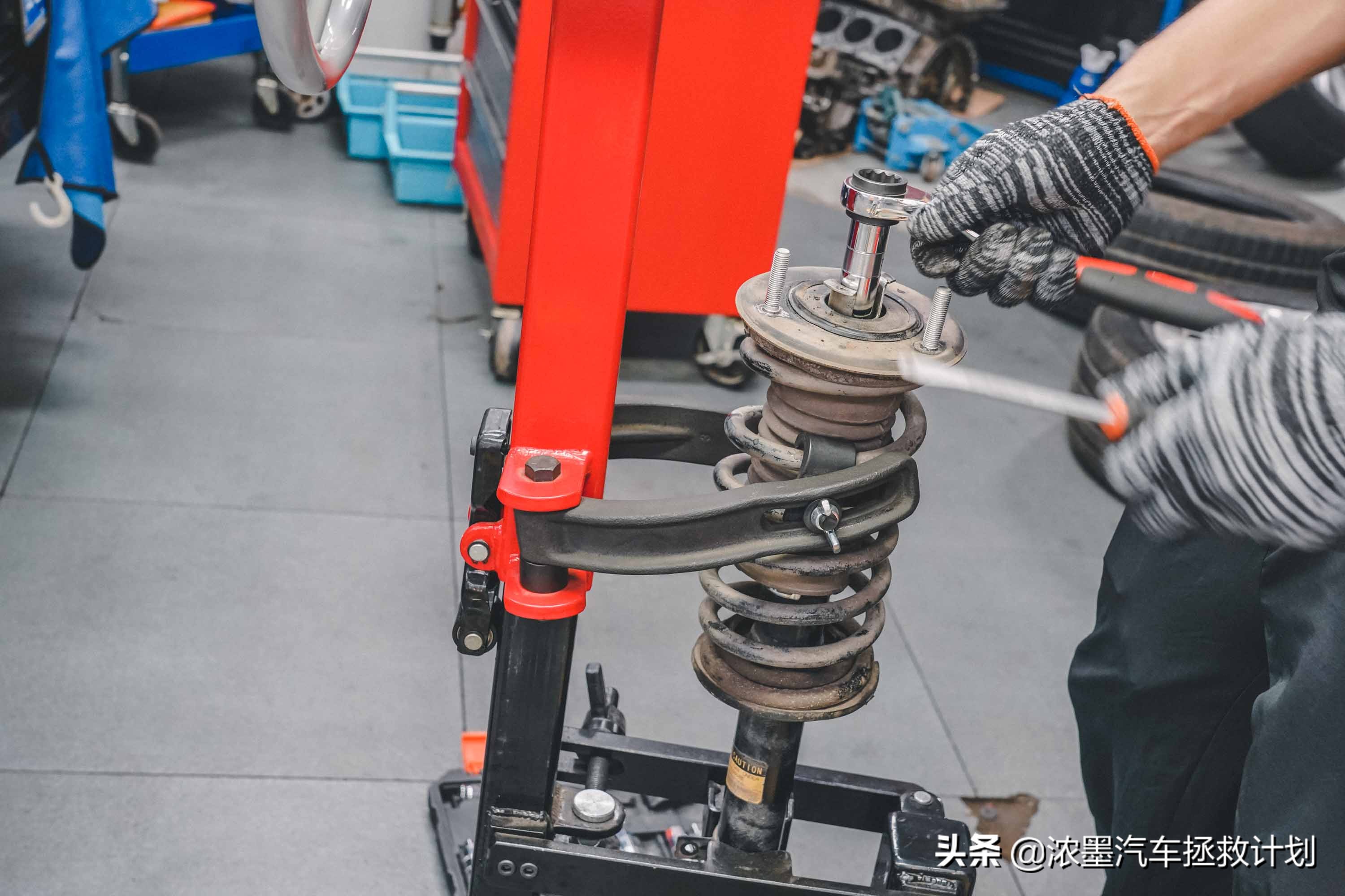 12年丰田皇冠方向机异响维修,新款丰田皇冠异响