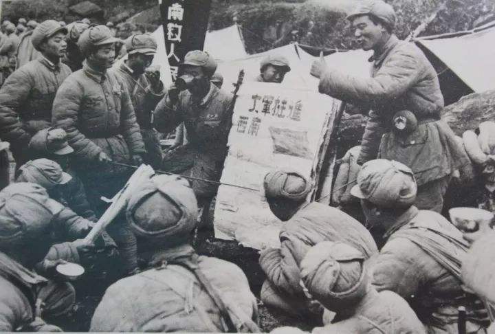 尹先炳：王牌16军首任军长，本应授中将，却因作风问题改授大校