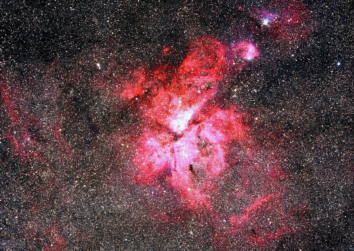 哈勃太空望远镜拍摄的震撼瞬间,哈勃对宇宙深空拍十几张照片