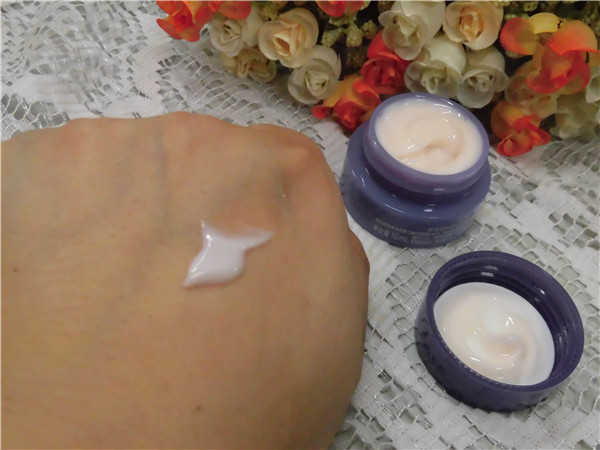 悦诗风吟济州寒兰至润精华液,悦诗风吟蓝莓保湿面霜测评