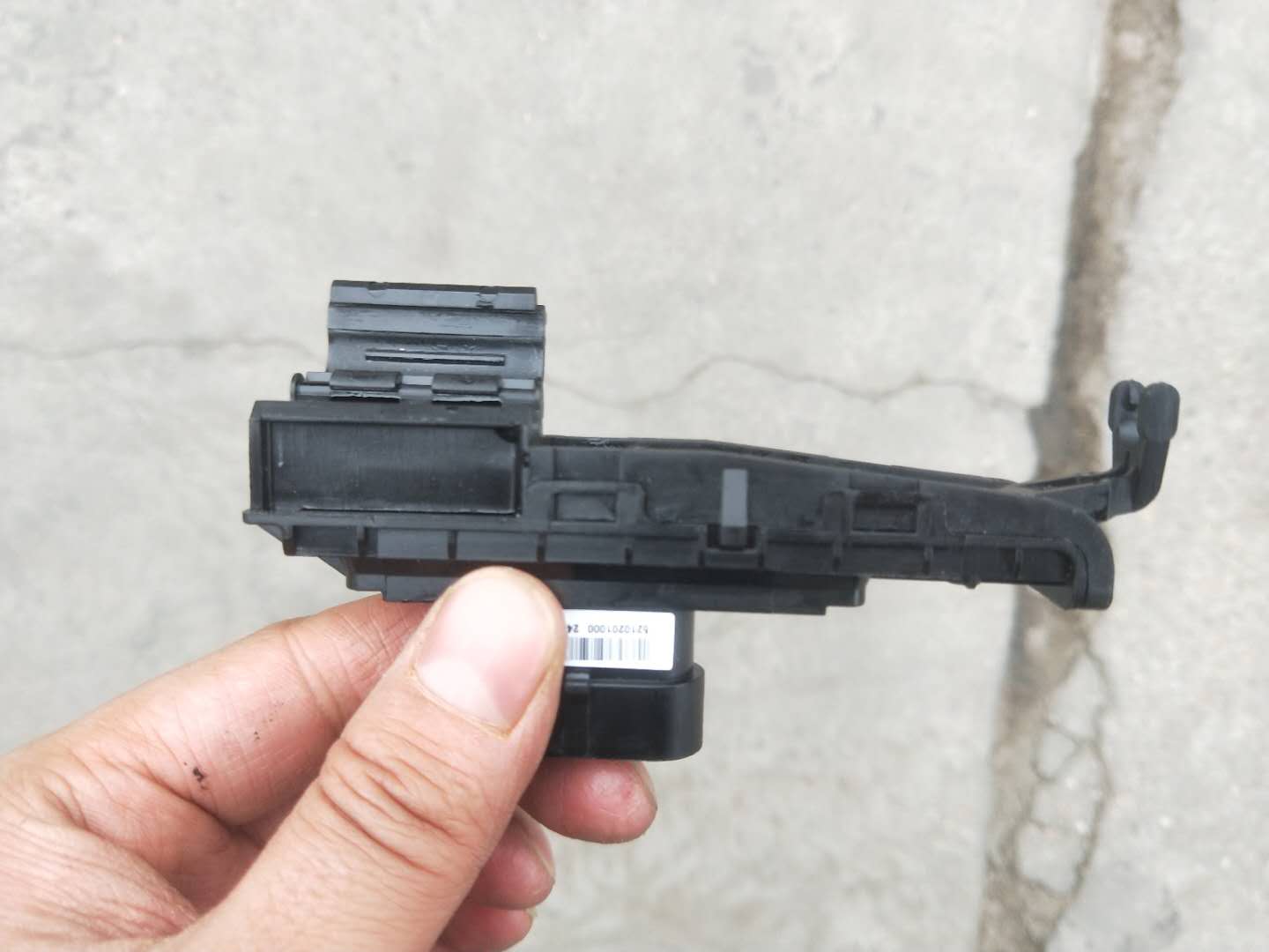 一键启动离合踏板上的传感器线,汽车一键启动离合器坏了如何起步