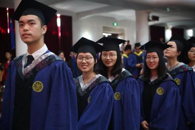 大学里，男生多高才算“矮”？女生说出真实想法，标准不是1.8m